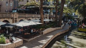 riverwalk dining